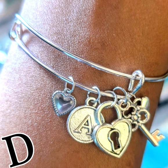 bite & pout "D" Silver Initial Bangle - Picture 1 of 5